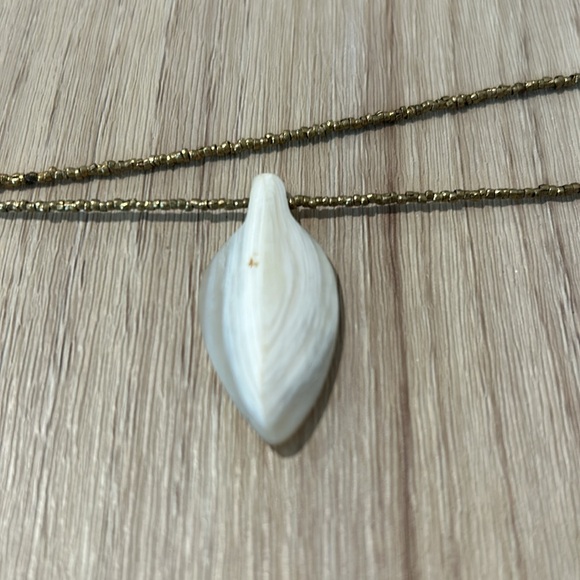 NEW - Akola Horn Small Leaf Necklace - Picture 3 of 4
